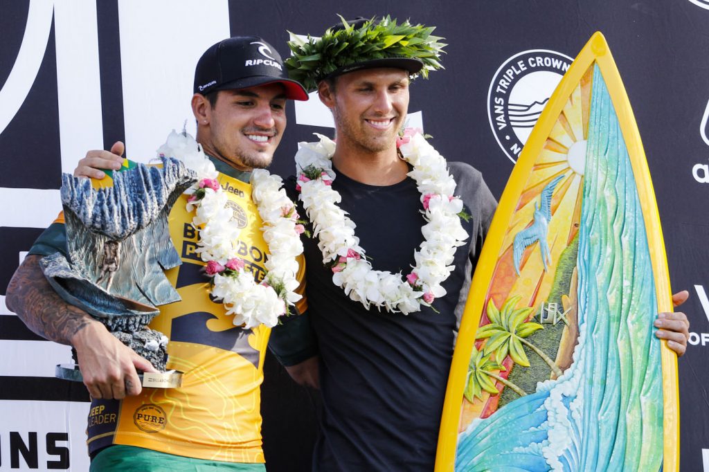 Gabriel Medina e Jessé Mendes levam o Brasil ao topo do pódio nesta temporada havaiana.