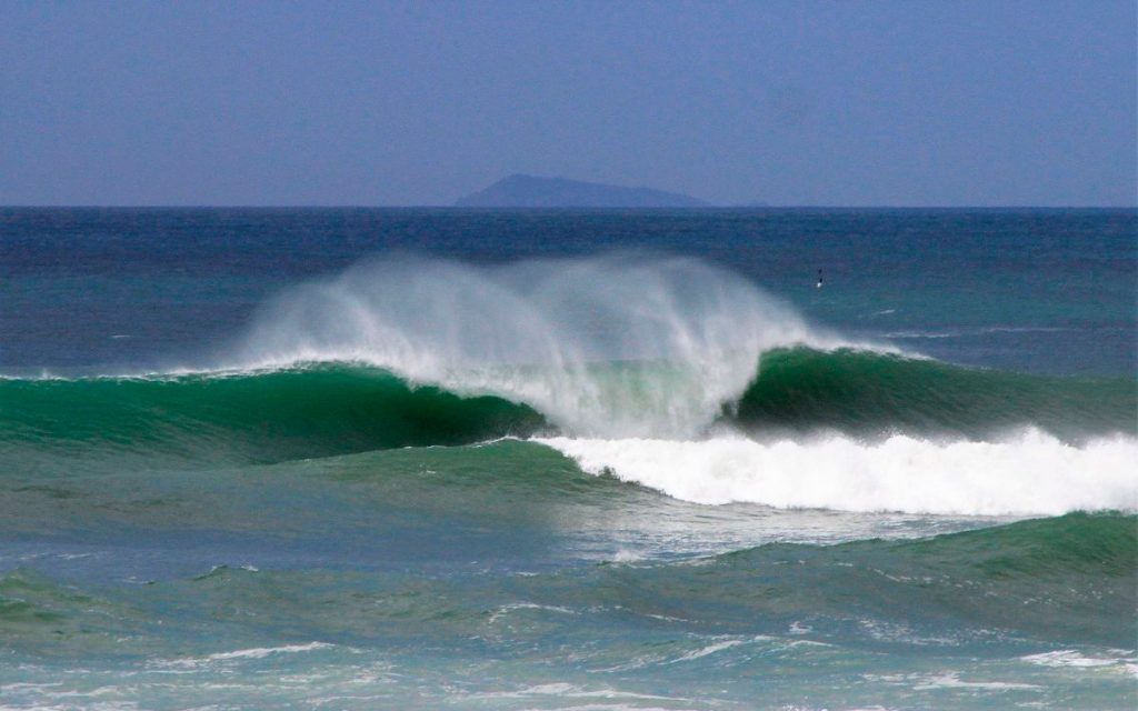 Praia da Joaquina encerra temporada de competições em Florianópolis.