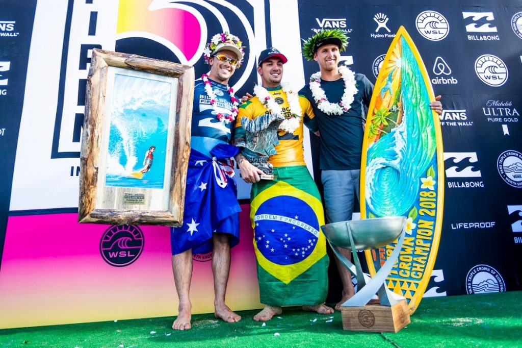 Julian Wilson, Gabriel Medina e Jessé Mendes, campeão da Tríplice Coroa.