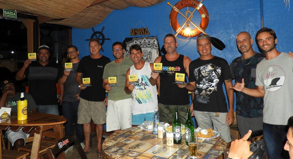 Associação São Vicente de Surf reconhece os apoiadores do Circuito Municipal.
