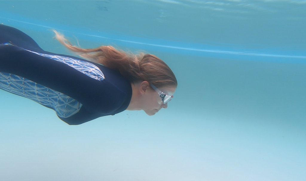 Rosy Hodge participa do curso de apneia Ocean Warrior, apoiado pela WSL.