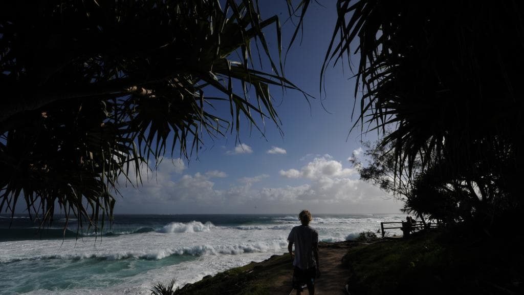 Autoridades emitiram alerta de surfe perigoso em toda a região da Gold Coast nesta segunda-feira.