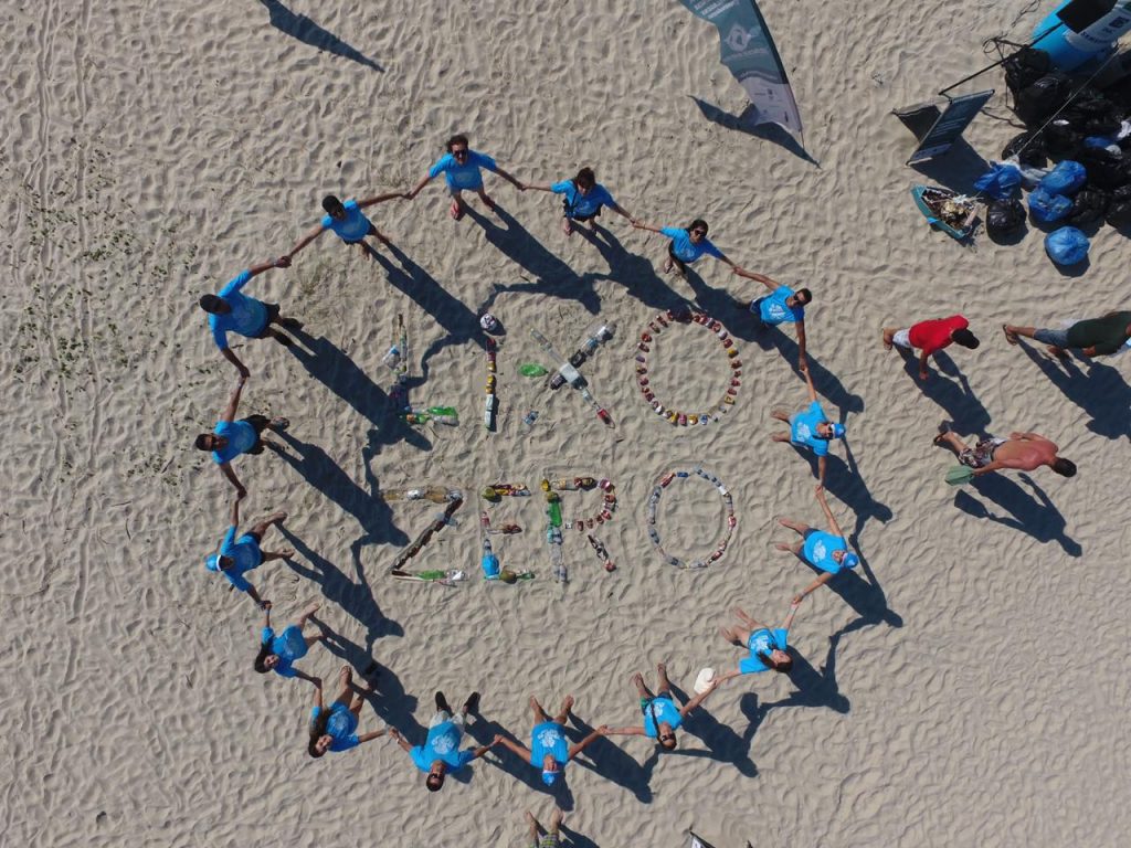 Mutirões de limpeza aconteceram em Guaratuba, Praia de Leste, Shangri-lá, Matinhos e Itapema.