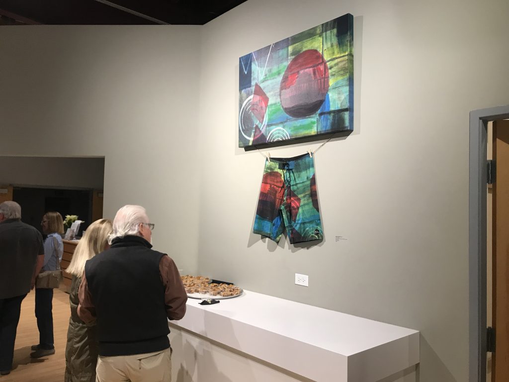 Kemel apresenta as obras da Art’n Boardshorts em Huntington Beach.