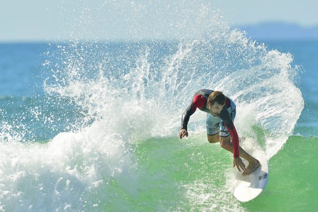 Beto Mariano, Test Drive SRS Surfboards, Mariscal, Bombinhas (SC). Foto: Marcio David.