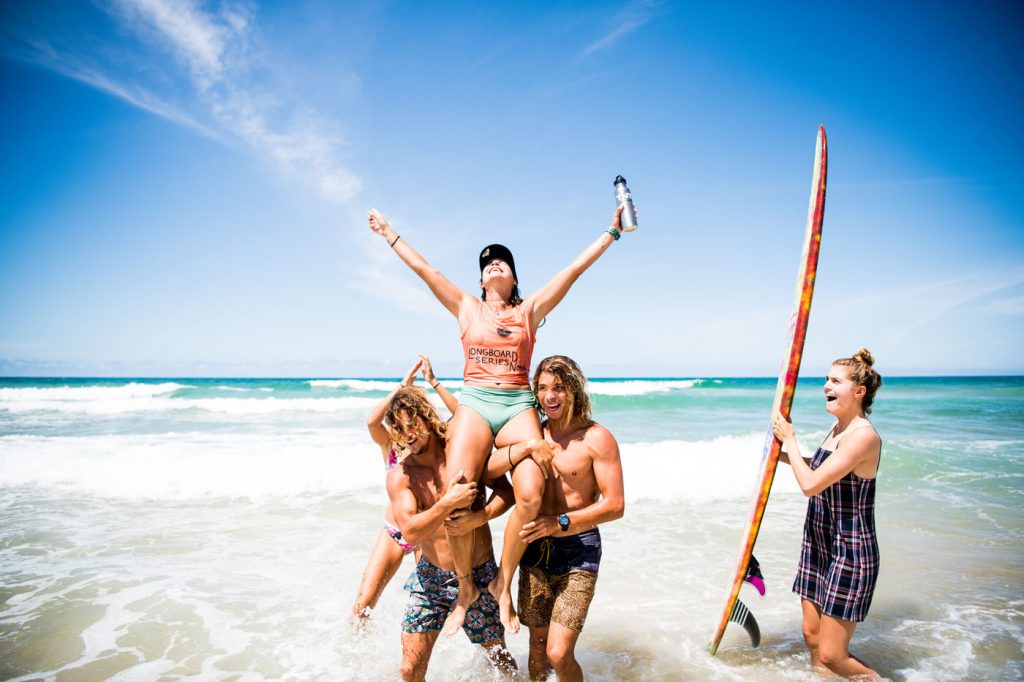 Chloé Calmon durante a vitória da primeira etapa do Mundial de 2019 em Noosa Heads, Austrália.