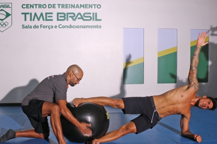 Gabriel Medina inicia preparação para temporada no Centro de Treinamento Time Brasil.