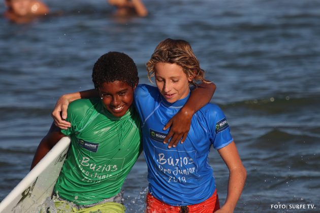 Sunny Pires e Ryan Kainalo, Búzios Pro Junior 2019, praia de Geribá (RJ). Foto: @surfetv.