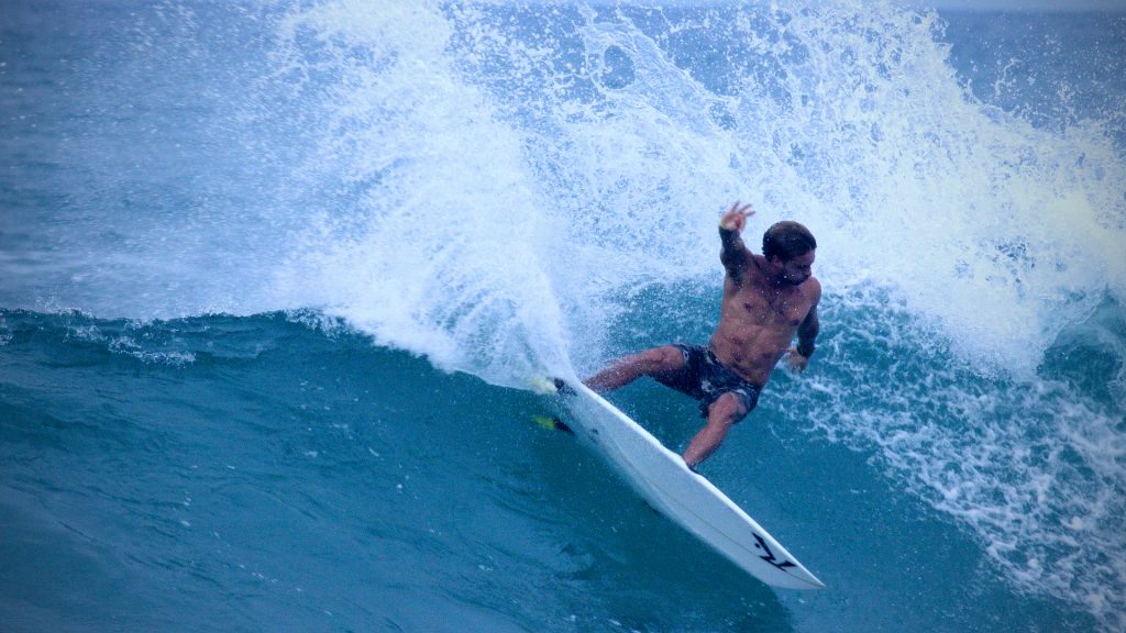Lucas Silveira reconhece que o power surf é um dos seus pontos fortes.