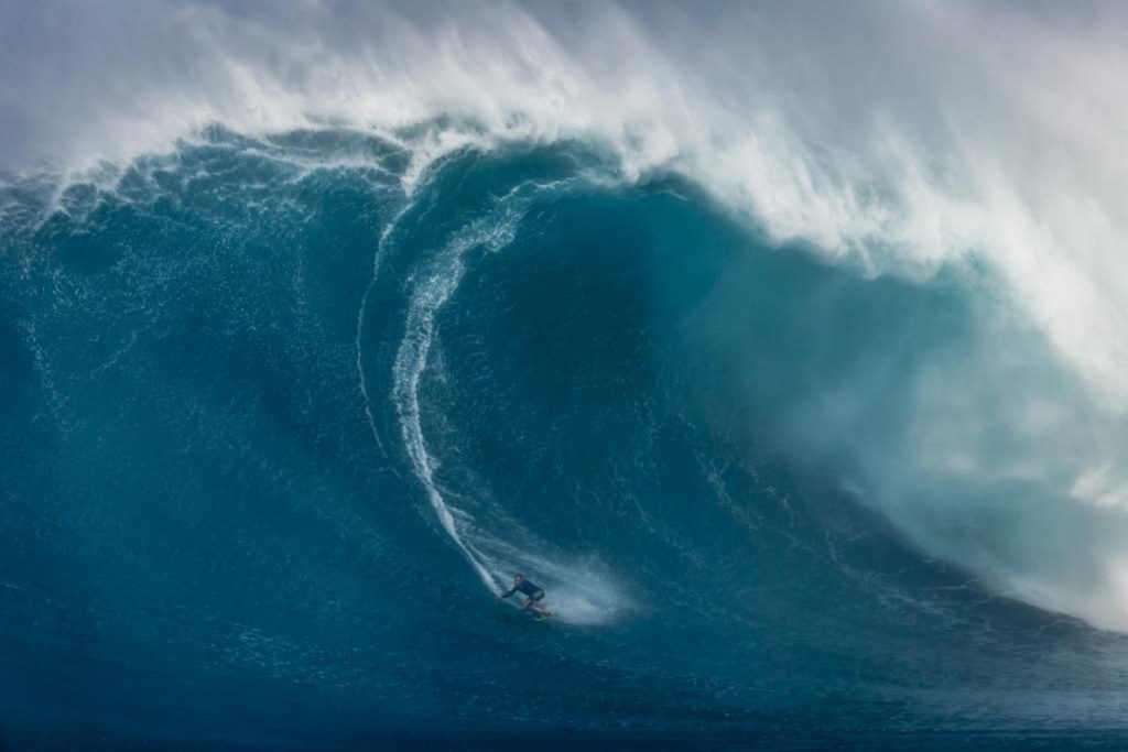 Com bomba em Jaws, Carlos Burle concorre ao prêmio de Maior Onda.