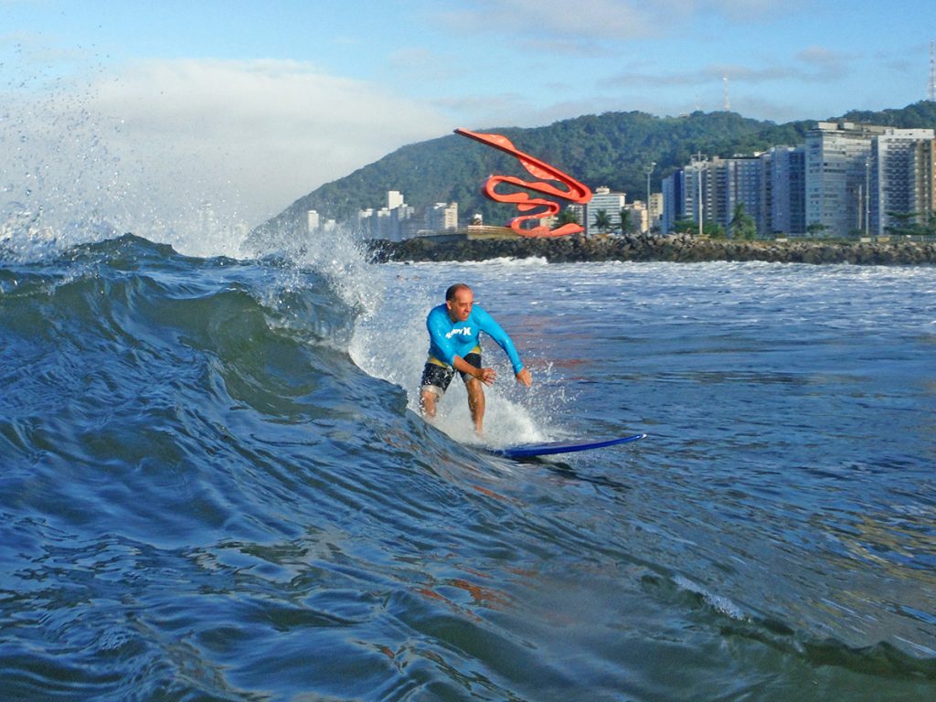Surfe está proibido desde o dia 20 de março em Santos.