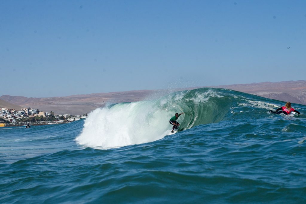 Campeão do evento Pro Junior em Iquique, Leo Casal continua em grande forma no litoral chileno.