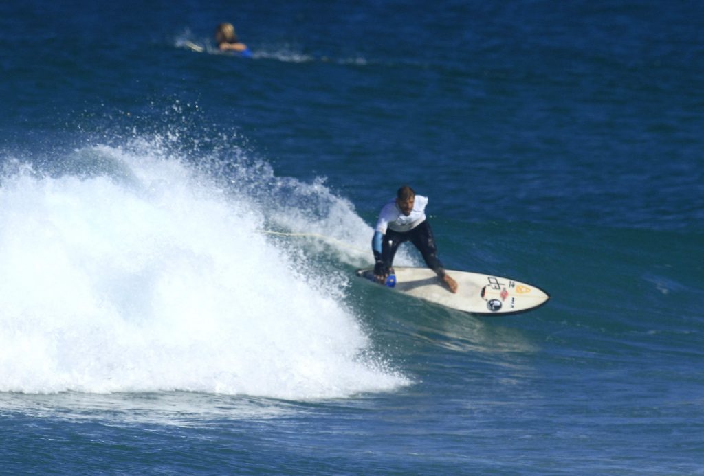 Fidel Teixeira durante o show do surfe adaptado em Florianópolis.