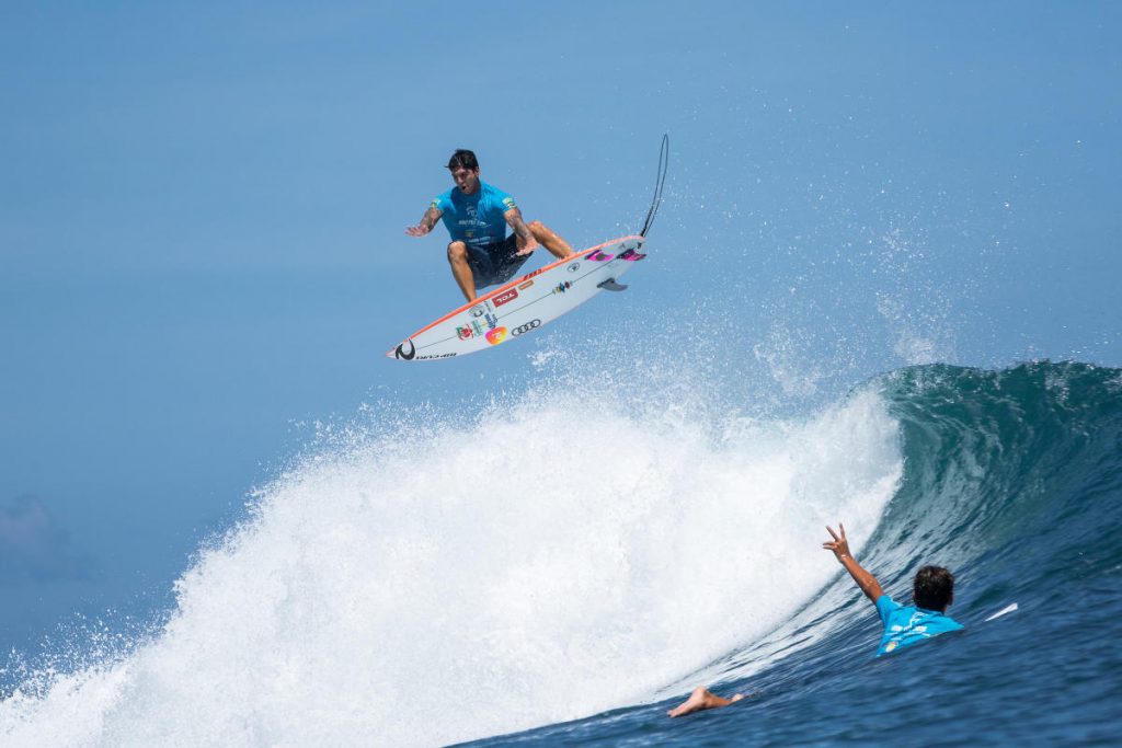 Gabriel Medina estreia com boa atuação no QS 3.000 em Krui, Indonésia.