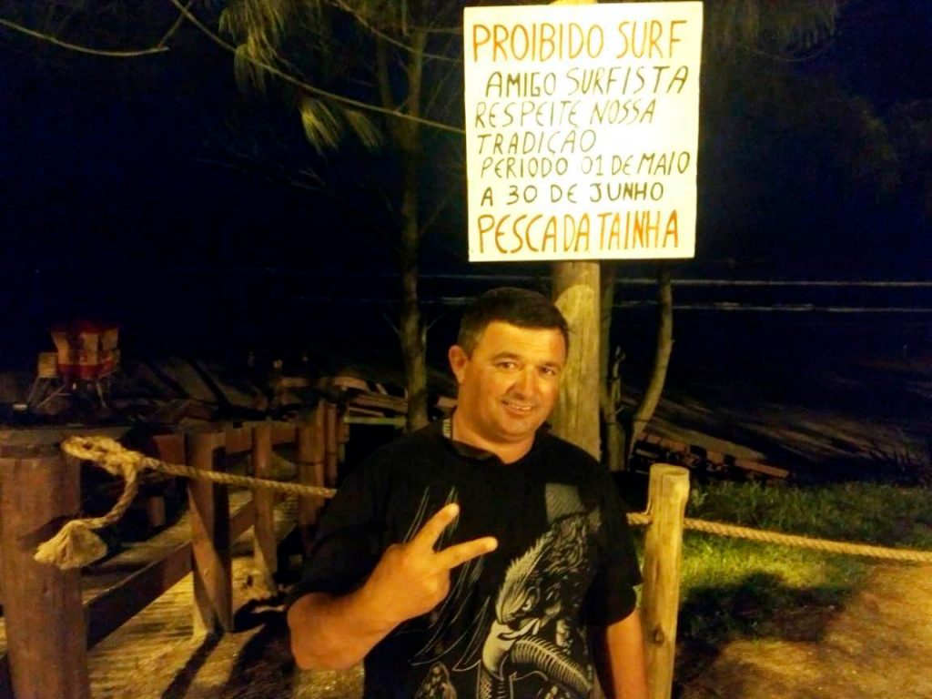 Presidente da Associação de Pescadores da Barrinha/Praia da Vila, Reginaldo Marques pede a colaboração dos surfistas.