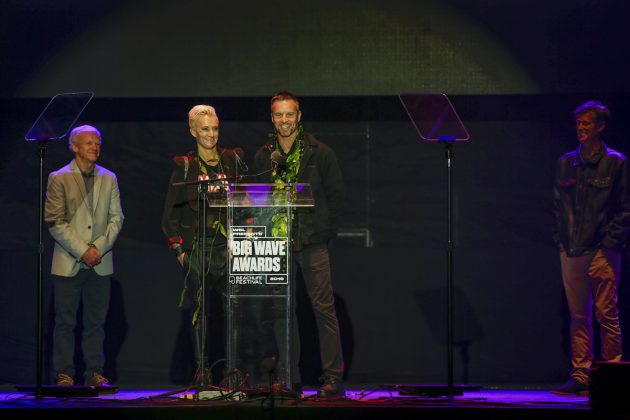 Keala Kennelly e Grant Baker, Big Wave Awards, Redondo Beach, Los Angeles (EUA). Foto: © WSL / Wlodarczyk.