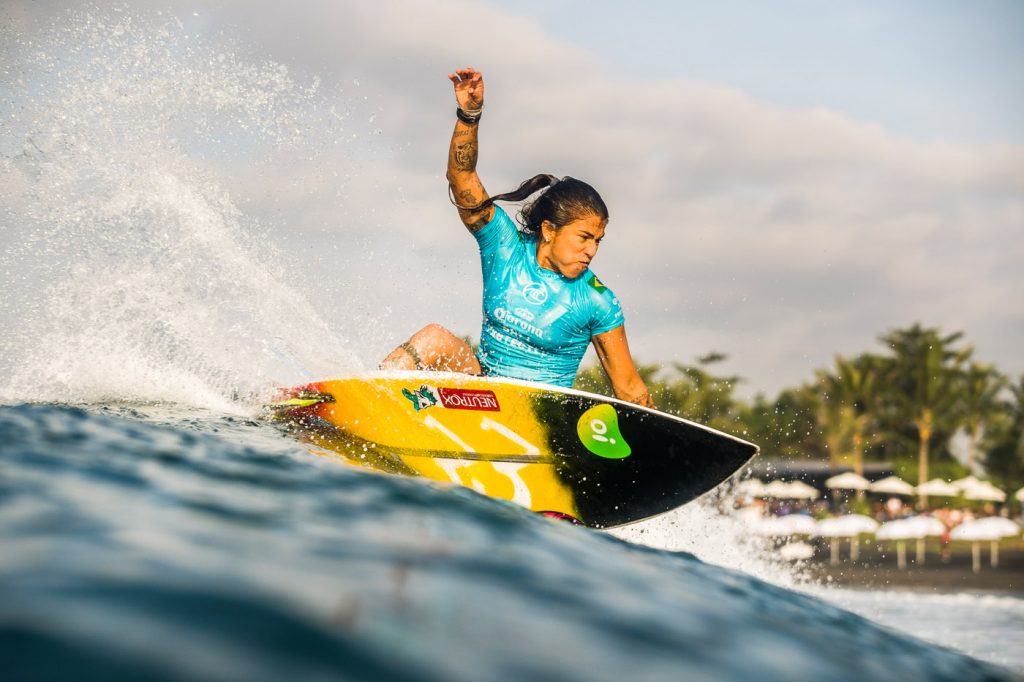 Silvana Lima derrota líder do ranking mundial em Keramas e garante vaga nas quartas do Bali Protected.