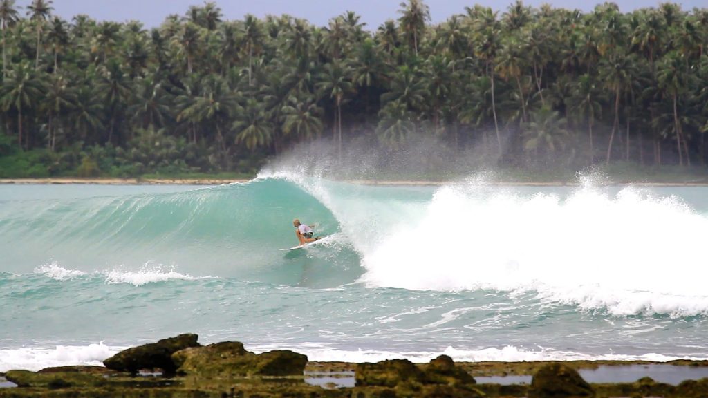 Em sua última passagem pelo arquipélago, Ryan Coelho experimentou as ondas de Nias.
