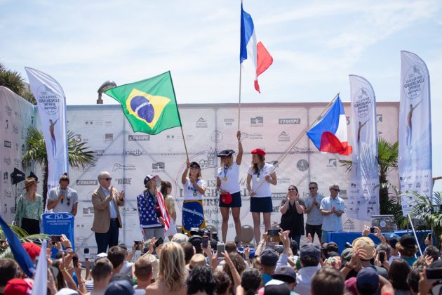 Pódio feminino, ISA World Longboard Championship 2019, Biarritz, França. Foto: ISA / Jimenez.