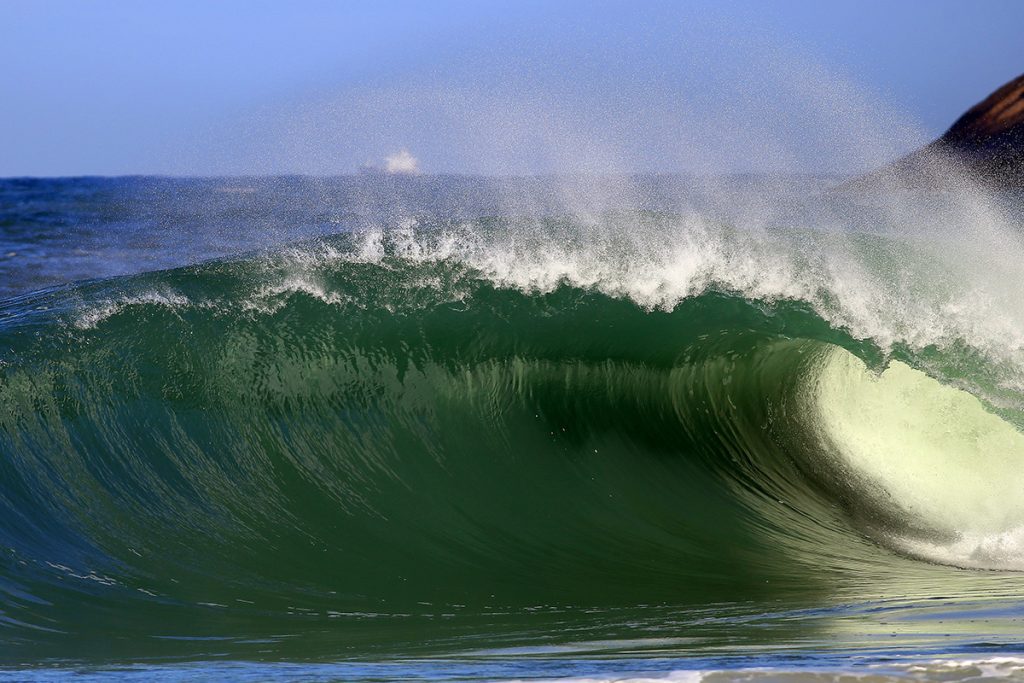 Boas ondas marcam a abertura do evento em Niterói.