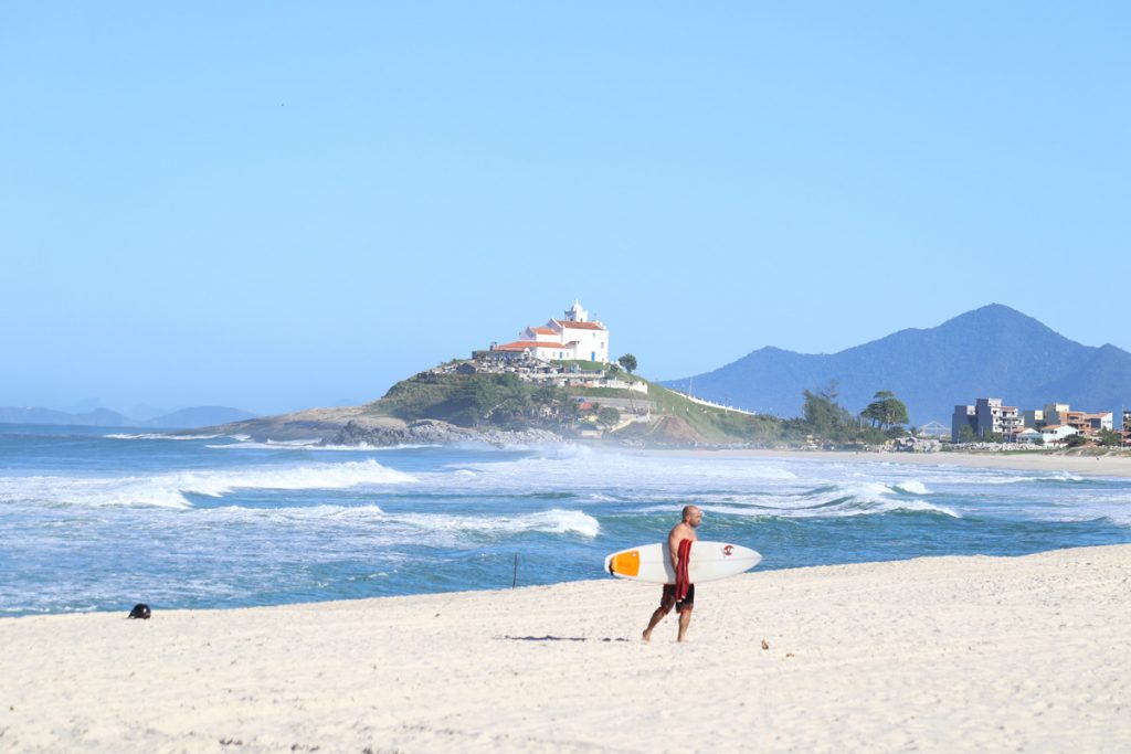 Praia de Itaúna, Saquarema (RJ) recebe Bandeira Azul.