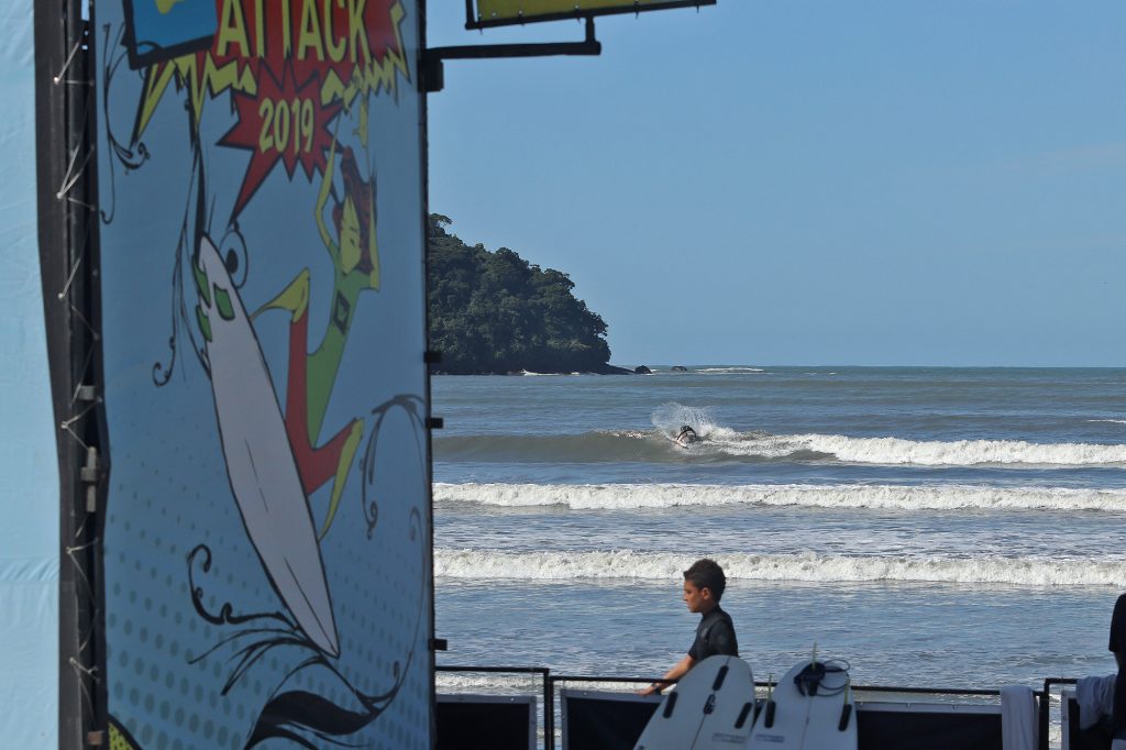 Hang Loose Surf Attack tem como palco a praia de Perequê-Açú, em Ubatuba (SP).
