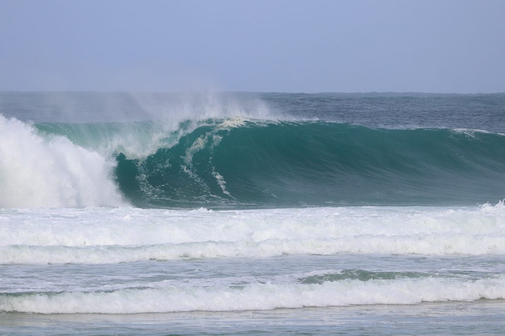Ponta Negra tem uma onda potente e tubular.