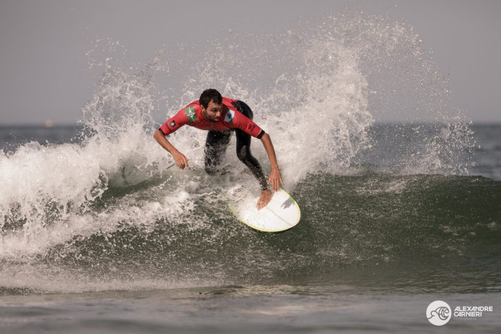 Jihad Khodr domina categoria masculina do MB Surf Pro nas boas marolas Praia Grande.