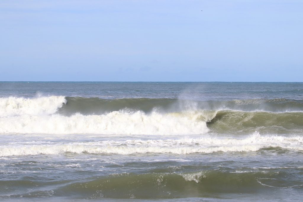 As ondas pesadas de Ponta Negra, em Maricá, estão no circuito 2022 da FESERJ.