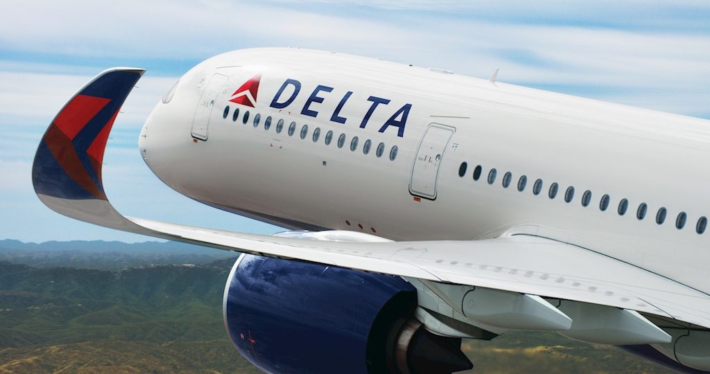 Delta Air Lines entra na onda de outras companhias aéreas e elimina taxa abusiva.