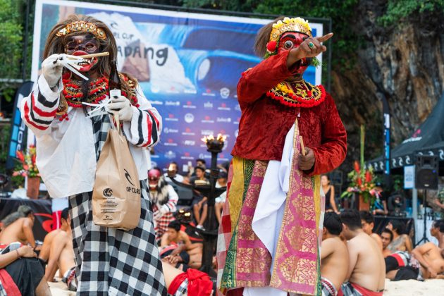 Cerimônia de abertura, Rip Curl Cup 2019, Padang Padang, Indonésia. Foto: Divulgação.
