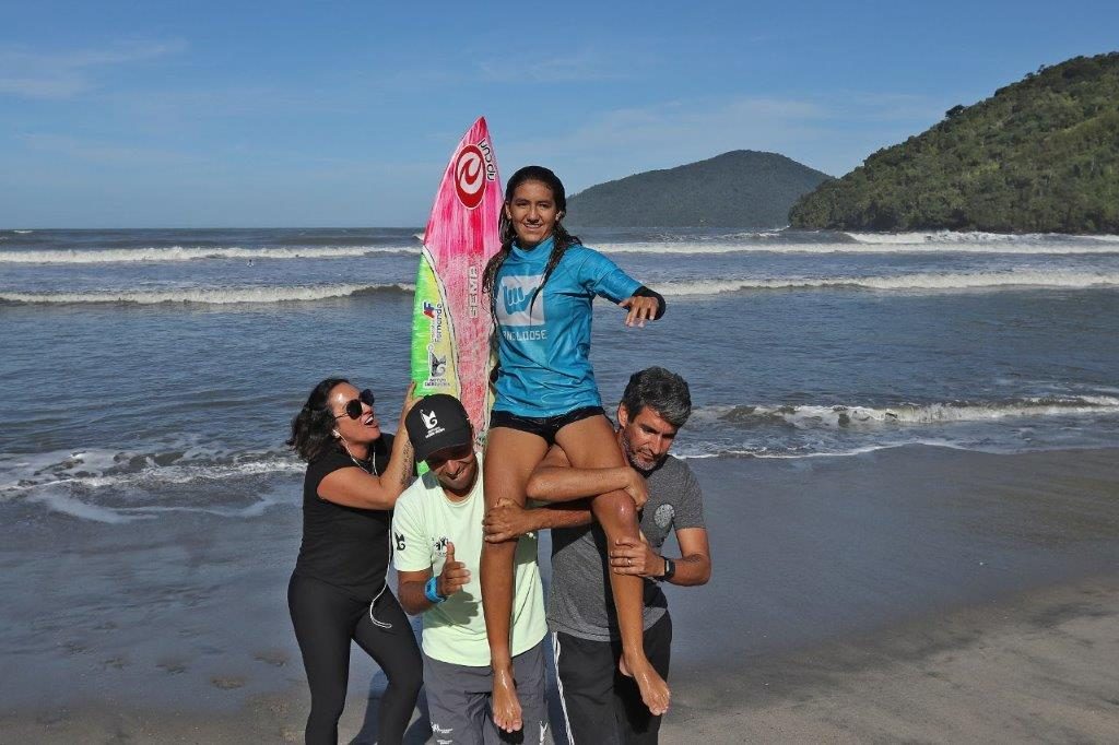 Sophia Medina vence etapa do Hang Loose Surf Attack em Ubatuba (SP).