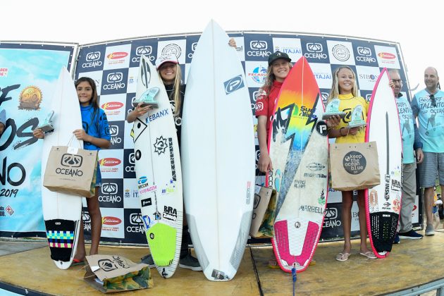 Pódio Feminino Sub 12, Surf Talentos 2019, Praia Brava, Itajaí (SC). Foto: Marcio David.
