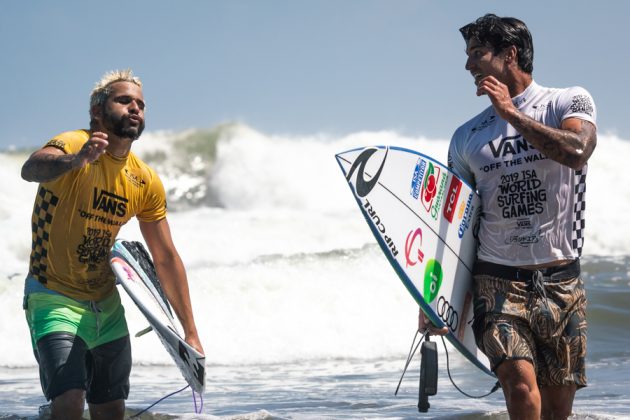 Gabriel_Medina e Italo Ferreira, ISA World Surfing Games 2019, Miyazaki, Japão. Foto: ISA / Sean Evans.