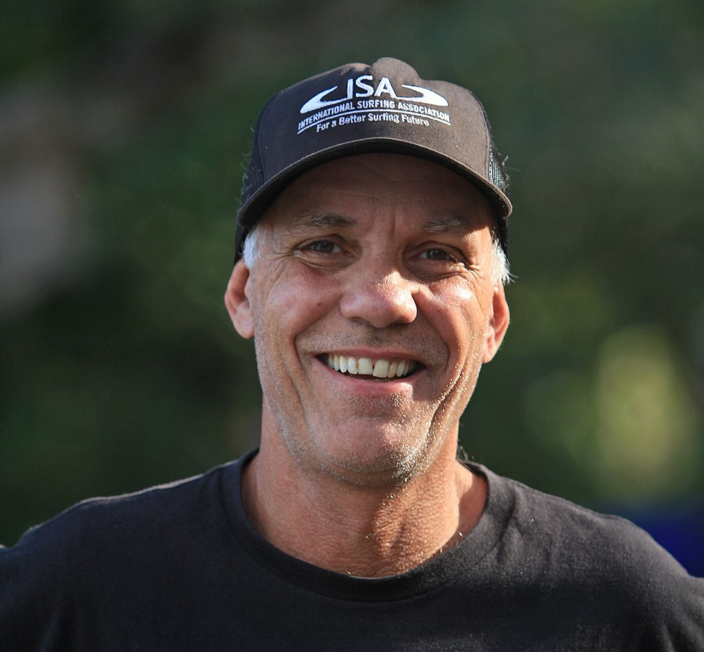 Marcos Bukão é o diretor de provas da International Surfing Association (ISA).