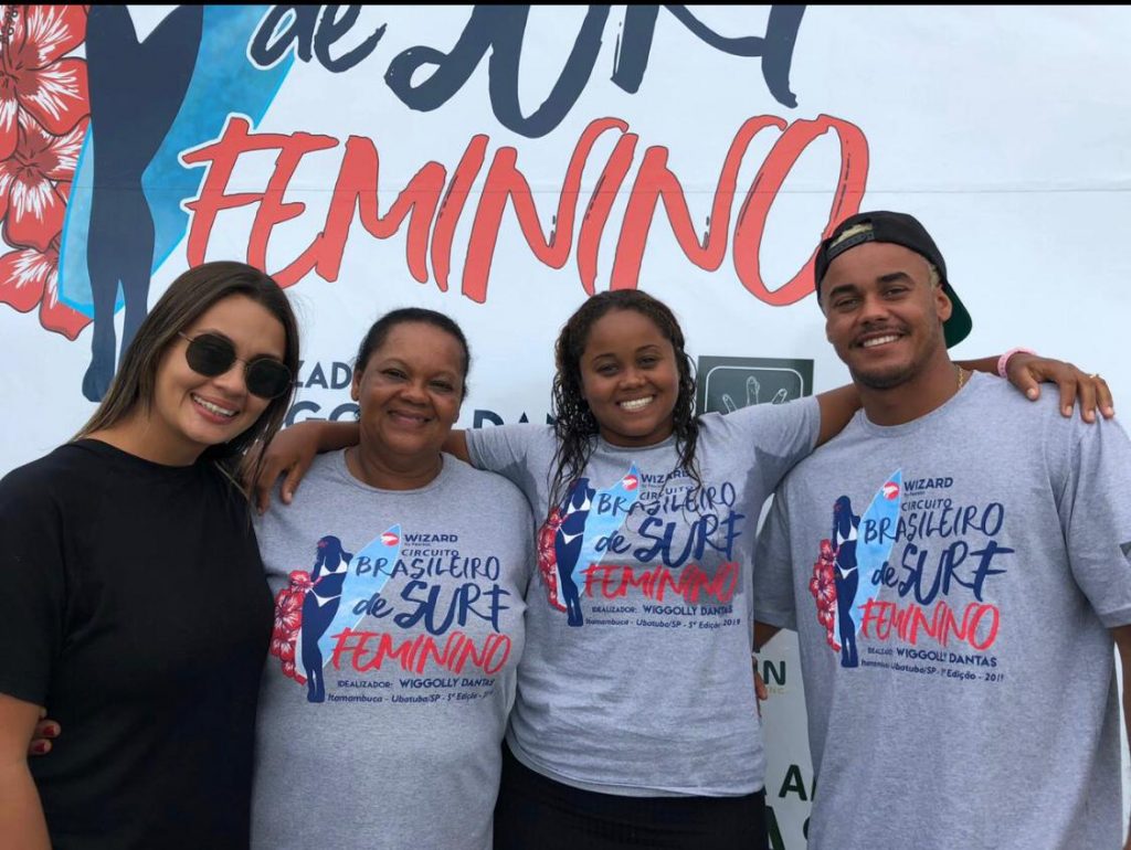 Natalie Paola, Eliane, Suelen Naraisa e Wiggolly Dantas organizam o Circuito Brasileiro Feminino em Itamambuca.
