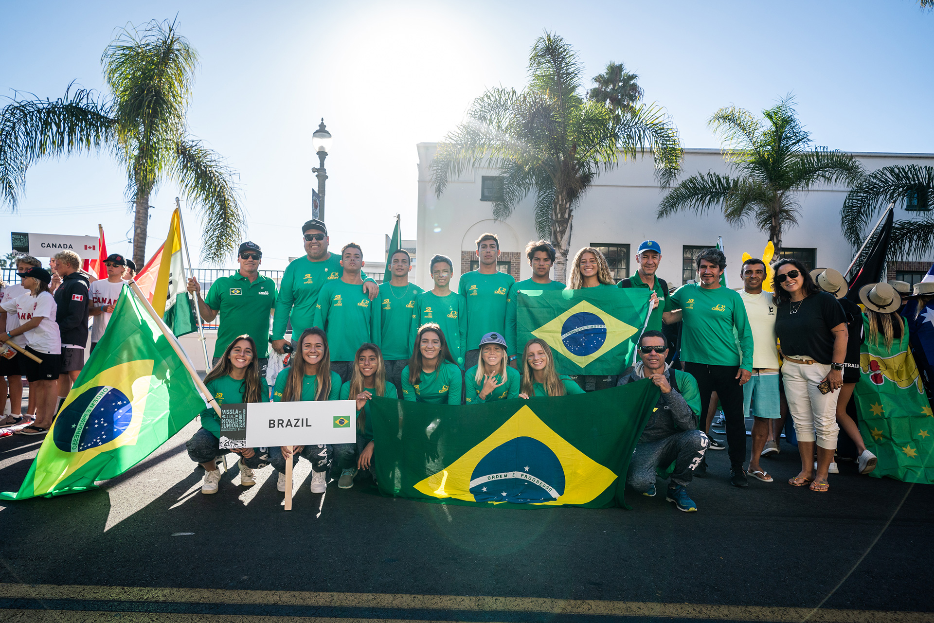 Seleção brasileira durante o ISA World Junior Championship de 2019, Huntington Beach, Califórnia (EUA).