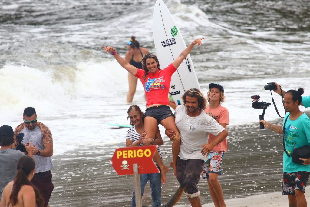 Camila Cássia fatura última etapa e título do Circuito Brasileiro Feminino.