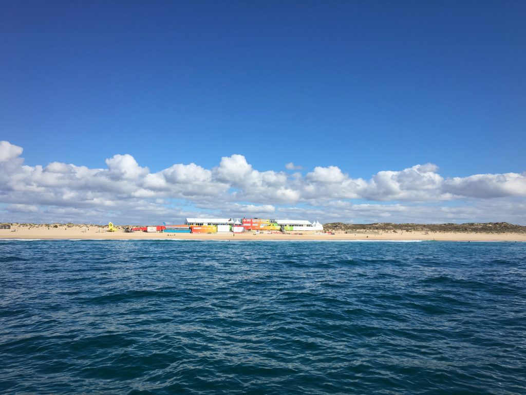 MEO Rip Curl Pro Portugal aguarda pelas ondas em Supertubos, Peniche