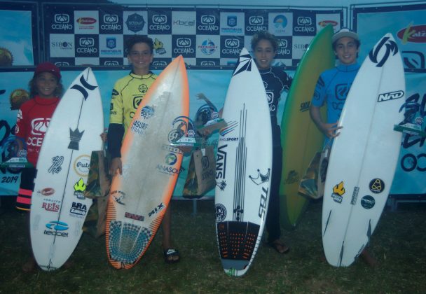 Pódio Sub 14, Surf Talentos 2019, praia Mole, Florianópolis (SC). Foto: Basilio Ruy/P.P07.