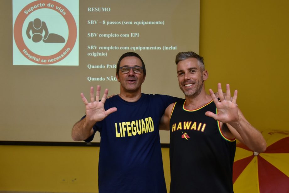 Dr. David Szpilman e Alexandre Zeni comandam curso de formação de instrutores e de salvamento aquático em Itamambuca, Ubatuba.
