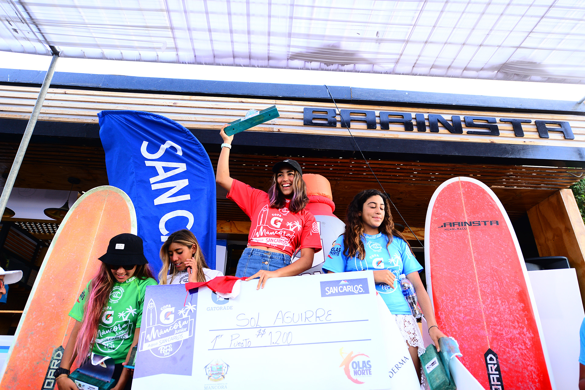 Pódio Feminino do Máncora Junior Pro Peru.