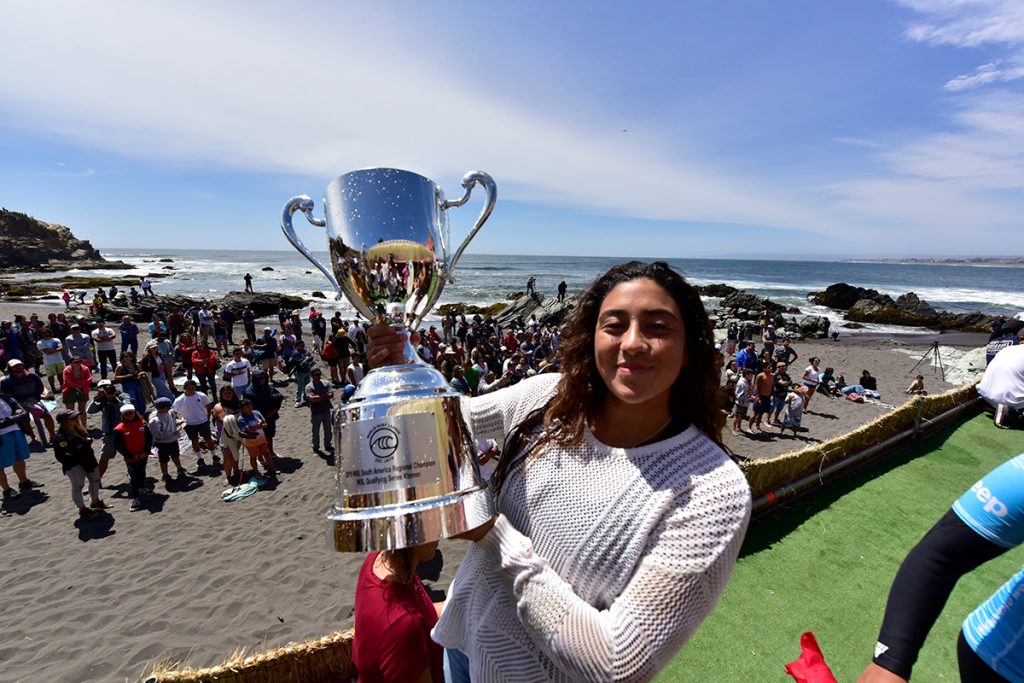 Com 17 anos, Daniella Rosas é a mais jovem campeã sul-americana da WSL Latin America,