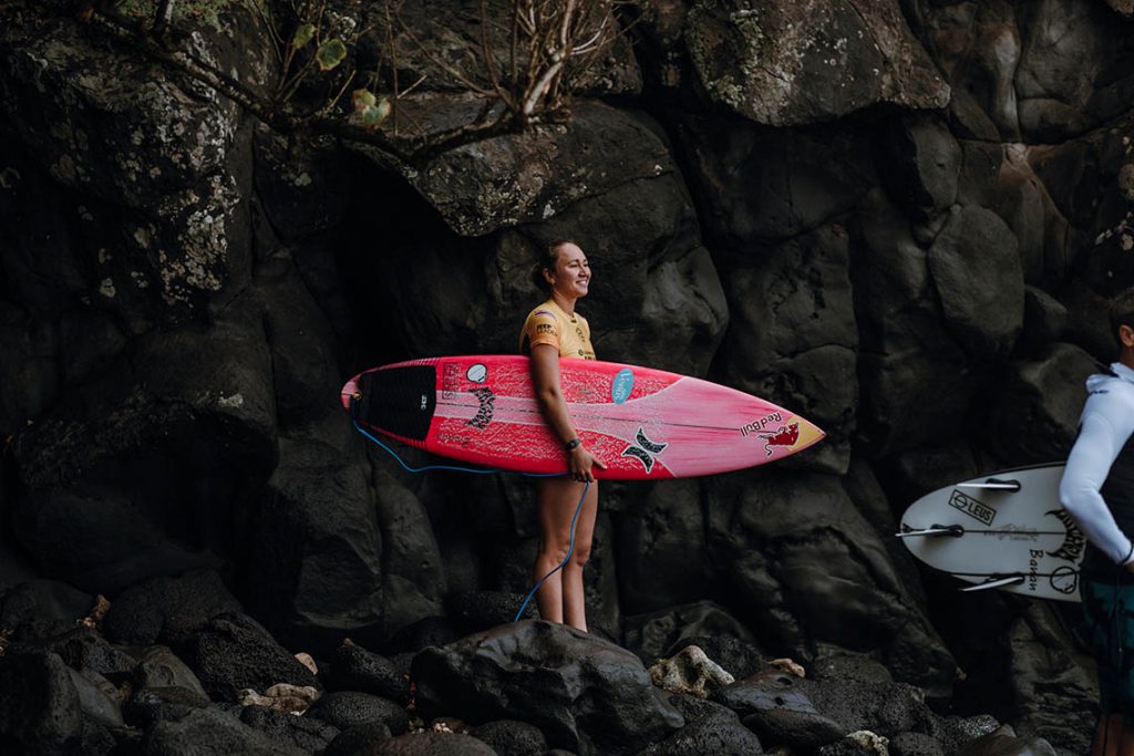 Carissa Moore durante o lululemon Maui Pro em Honolua Bay.