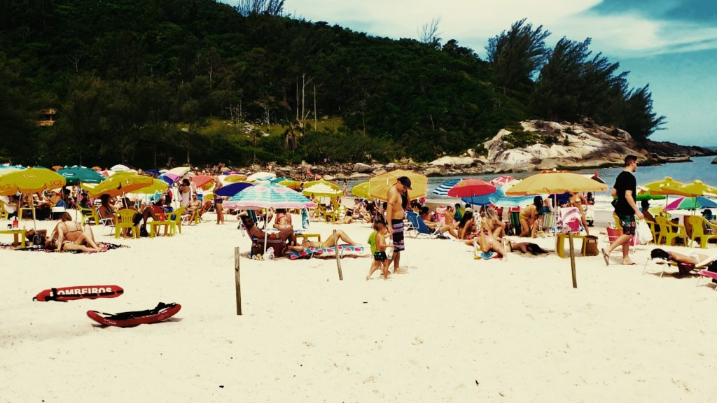 Visual da Ferrugem em um sábado com cara de verão no litoral sul catarinense.