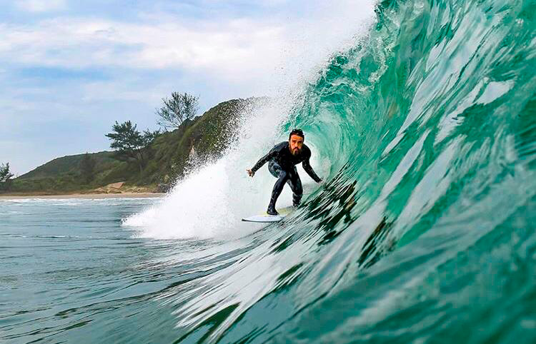Jonas Brocca é local da Praia da Guarita e um dos destaques do surfe gaúcho.