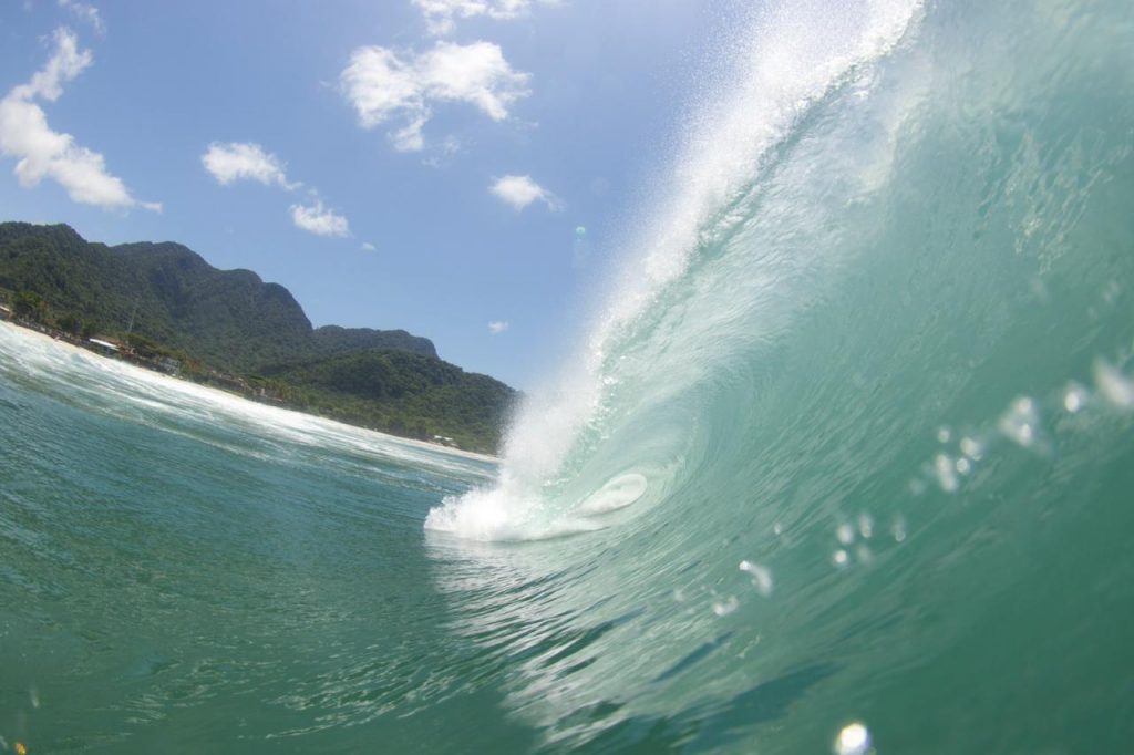 Swell perfeito está a caminho do litoral paulista, mas surfe está proibido nas praias de São Sebastião.