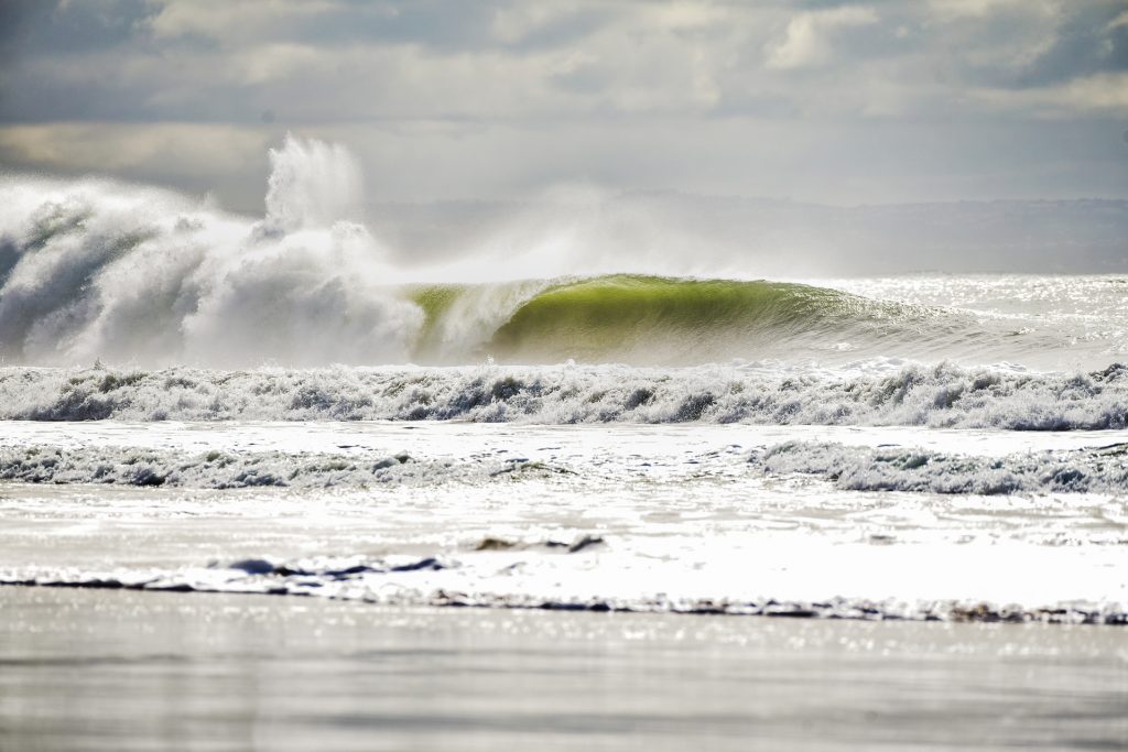 As boas ondas da Praia de Carcavelos, em Cascais, atraem surfistas de toda a região.