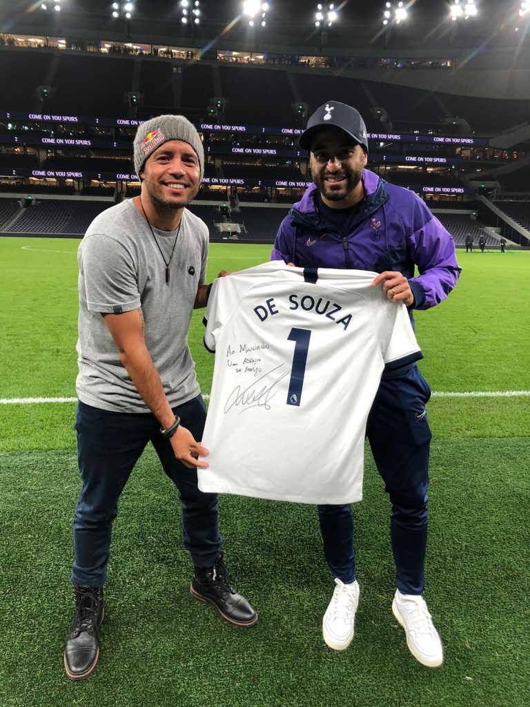 Adriano de Souza e Lucas Moura trocam elogios após vitória do Tottenham.