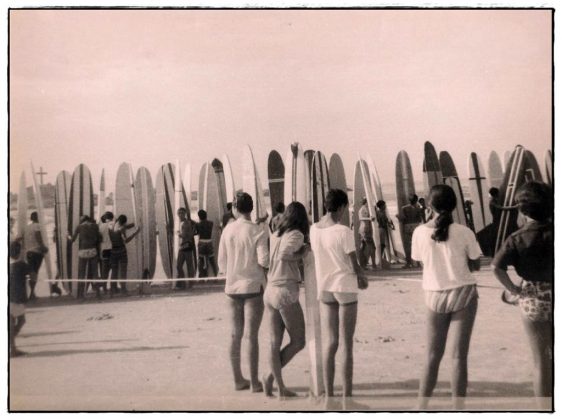 Primeiro campeonato de surfe na história de São Paulo, Praia das Pitangueiras, Guarujá (SP). Foto: Divulgação.